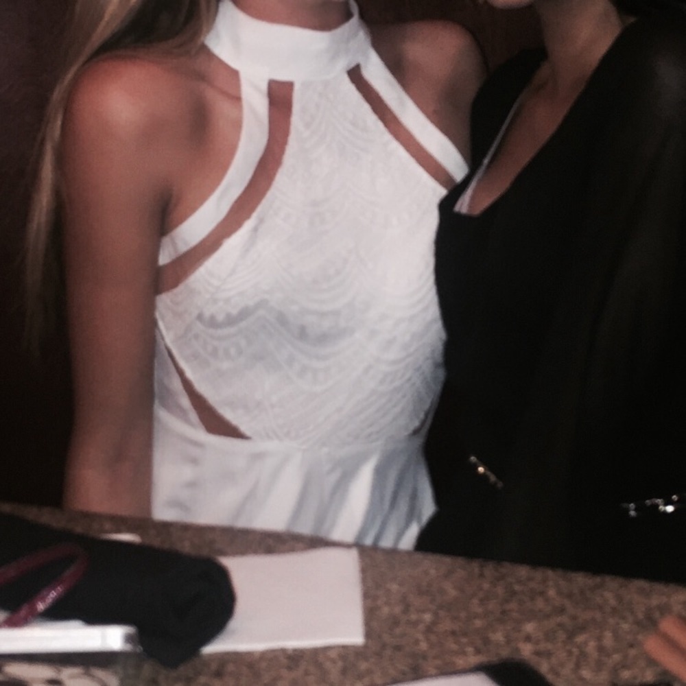 LF WHITE LACE ROMPER - Picture 2 of 3